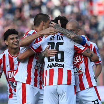 Buona la prima per il L.R. Vicenza che vince a Crotone 1-2