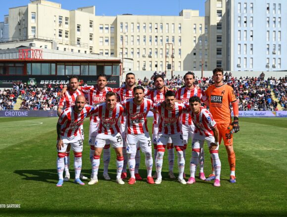 squadra a crotone Al Menti Il Crotone per la partita di ritorno